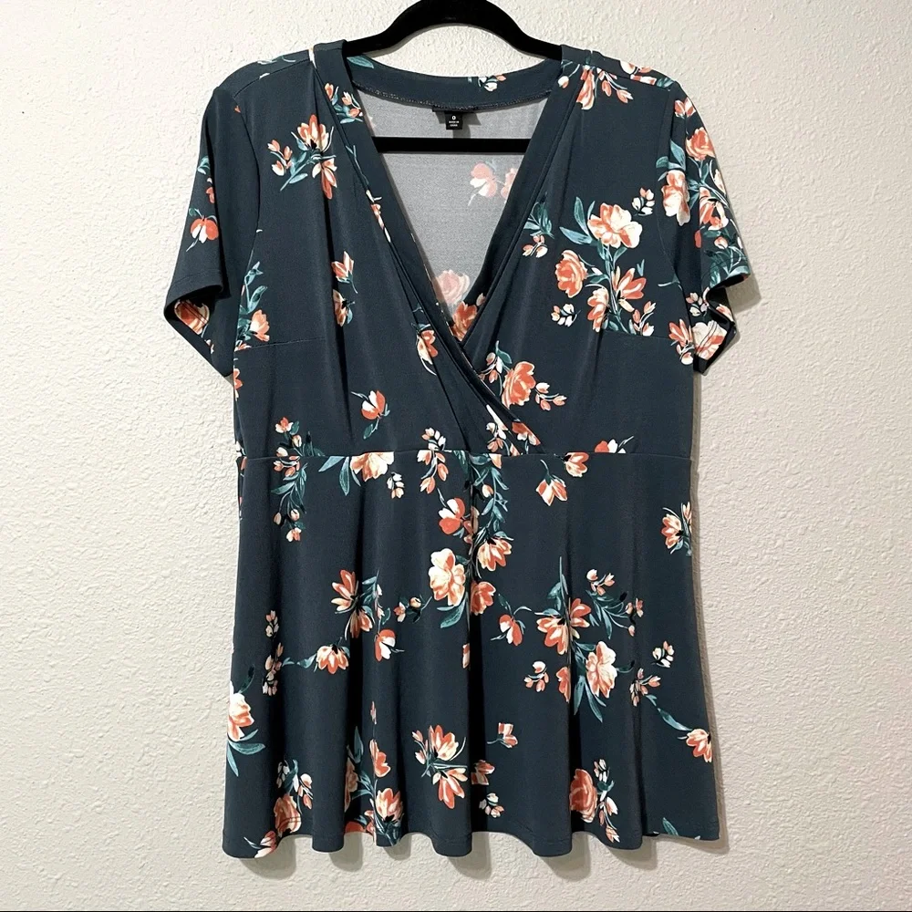 Torrid Green Floral Short Sleeve V Neck Blouse L